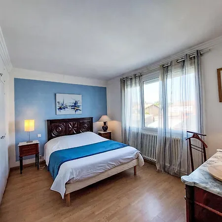 Vakantiehuis Salut L'artiste By Interhome Les Sables-dʼOlonne